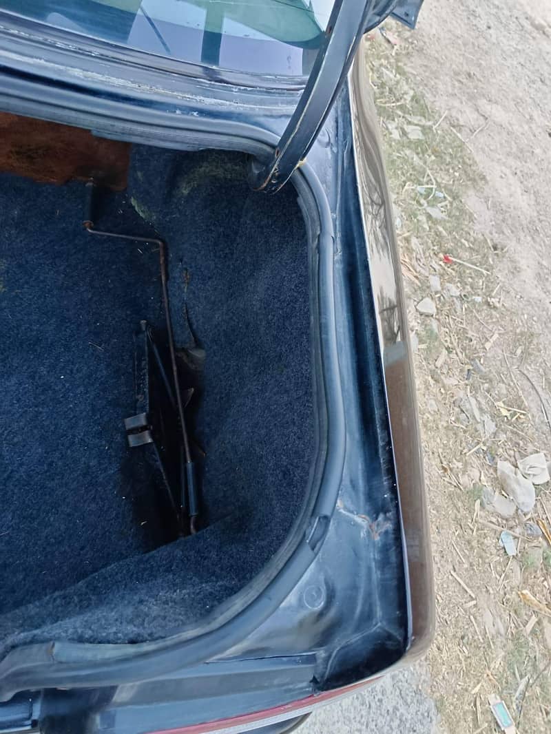 2.0D Saloon 18