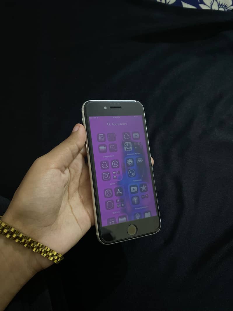 Apple iPhone SE 6