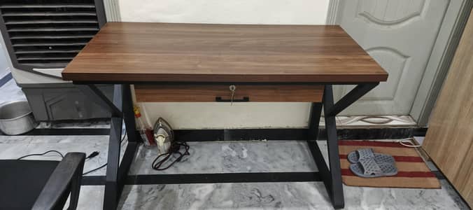 Office/study/Desktop Table