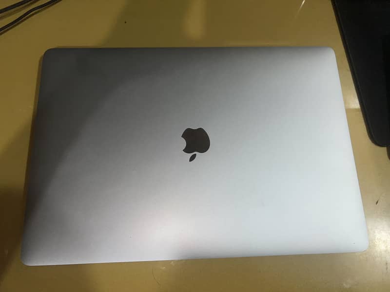 MacBook Pro 0