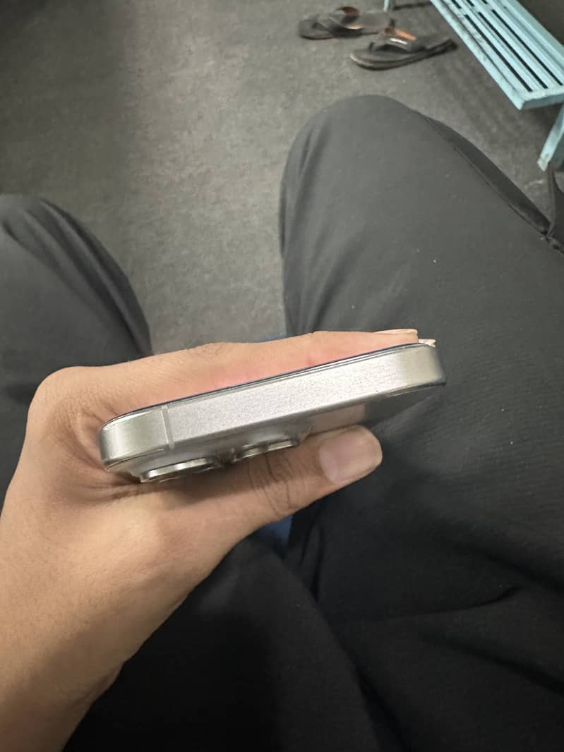 iPhone 15 pro 3
