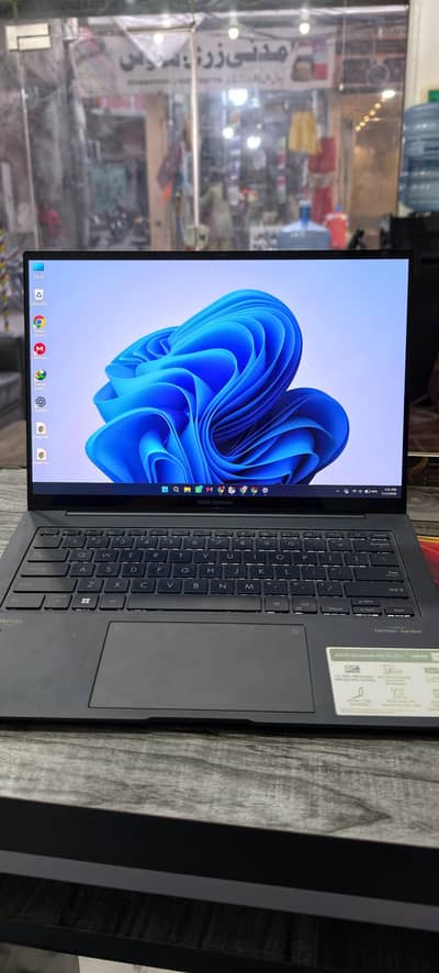 Asus Zenbook i5 13th gen 14 inch Oled touch screen face id