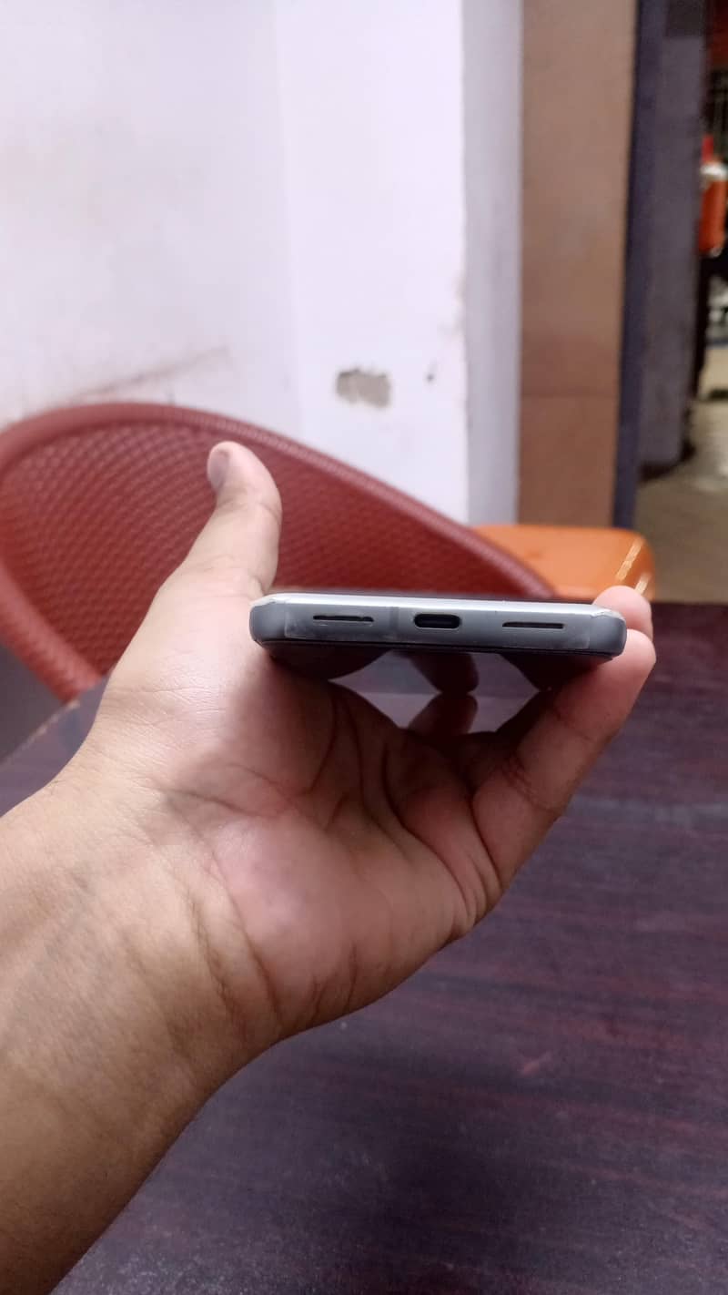 Google Pixel 8 4