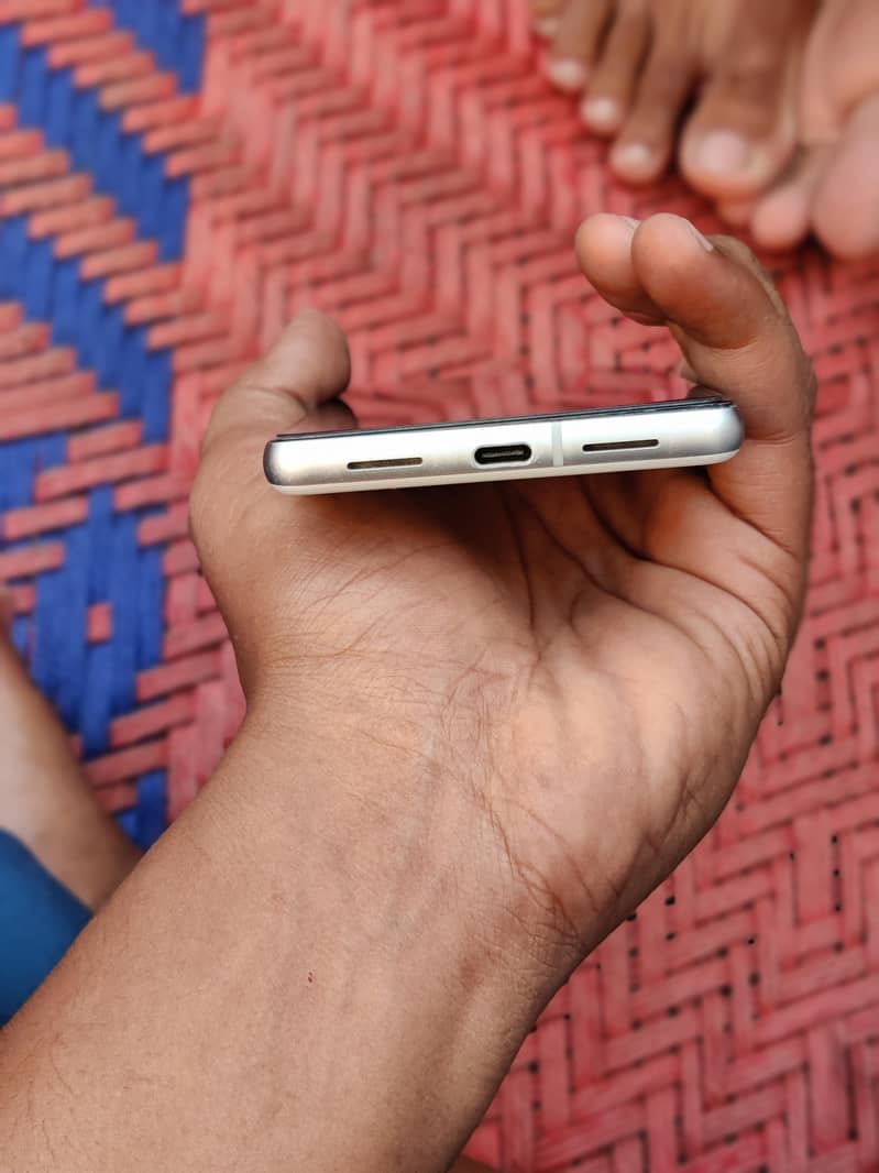 Google Pixel 7 4