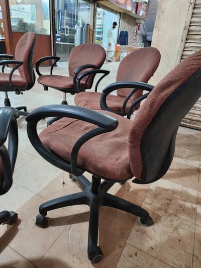 Office Chairs Available 5 pcs