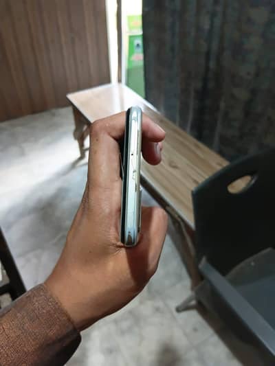 y33t 8+4 128gb