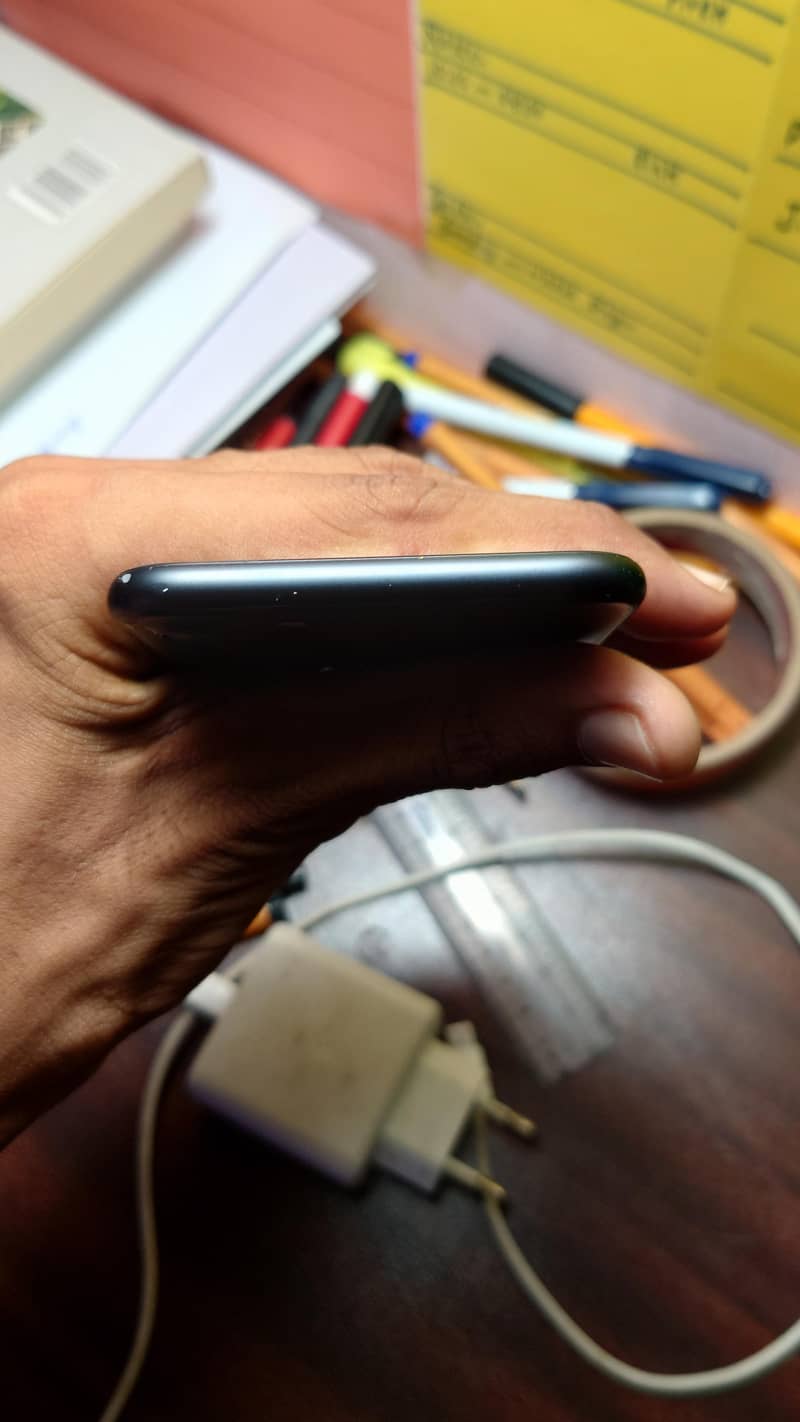 Apple iPhone 7 Official aproved 128gb 3