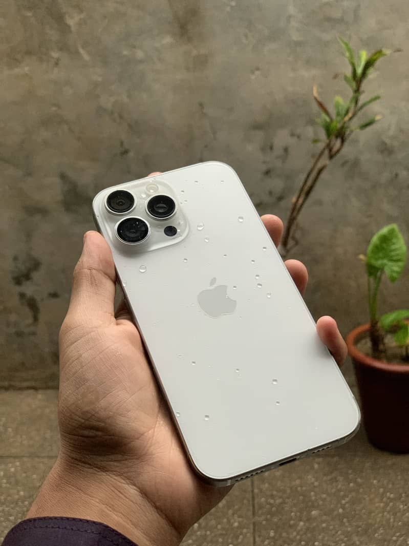 Apple iPhone 16 Pro Max 0