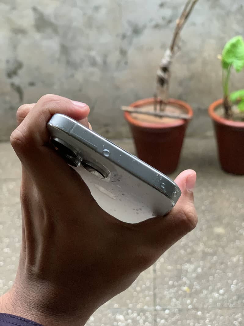 Apple iPhone 16 Pro Max 4