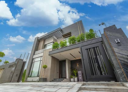 1 Kanal Ultra-Luxury Designer House | Full Basement | Swimming Pool & Home Theater