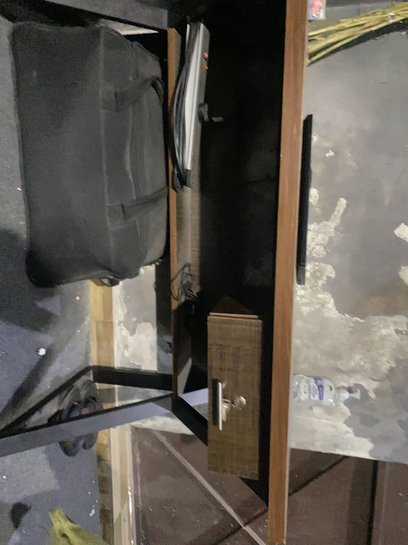 working table / study table slightly used 10/10 condition 2
