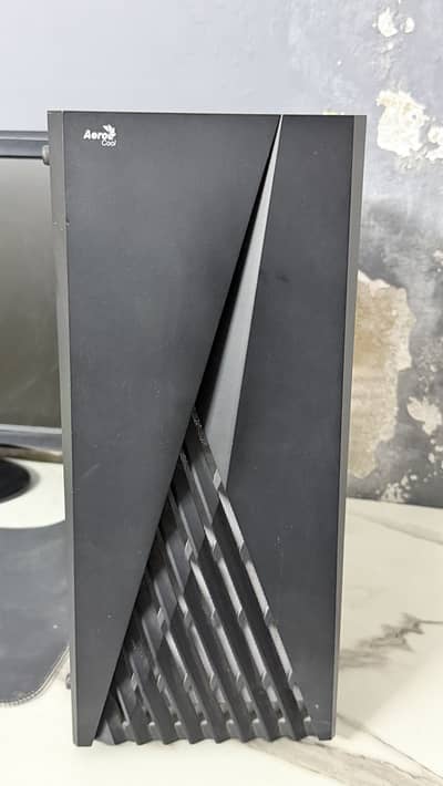Gaming pc casing with 4 fans