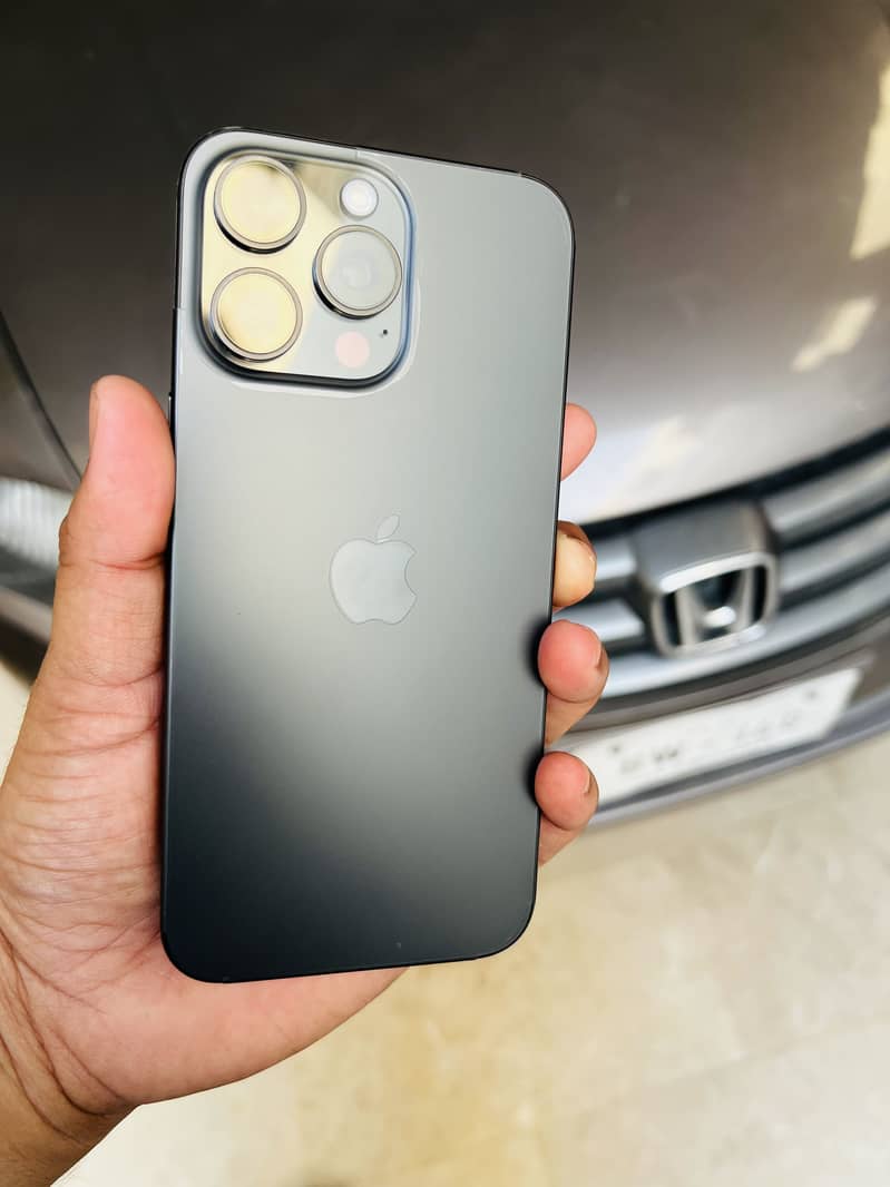 iPhone 15 Pro Max 5
