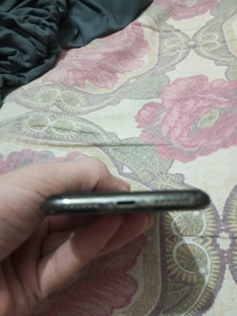 Apple iPhone X 4