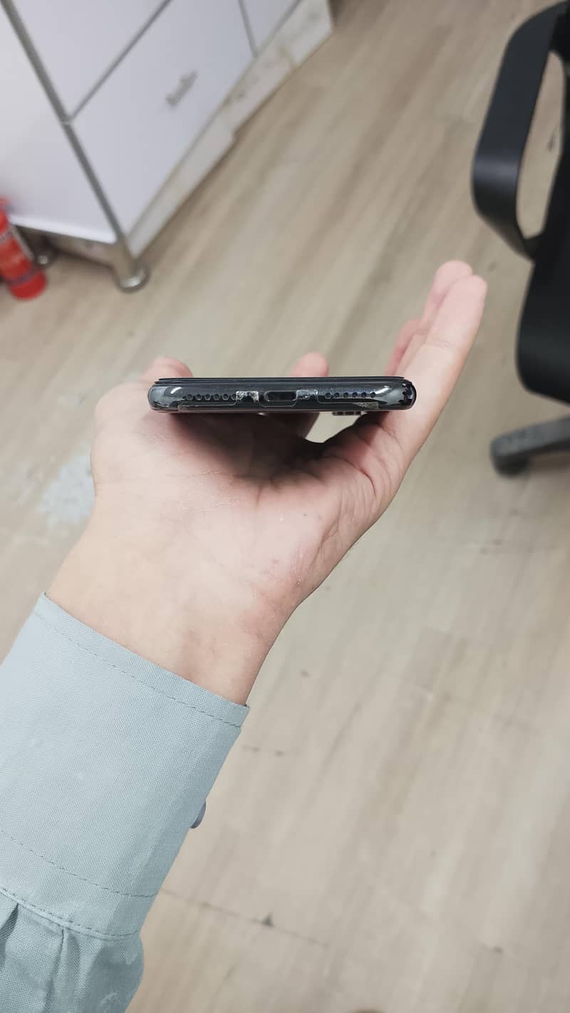 Apple iPhone X 3