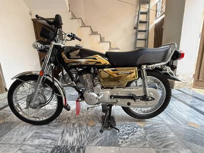 Honda CG 125 Self Start Black Gold Edition