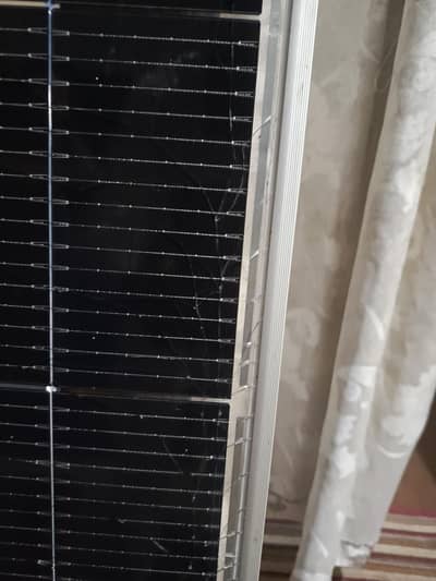 1 Jinko 585 watt Cracked panel