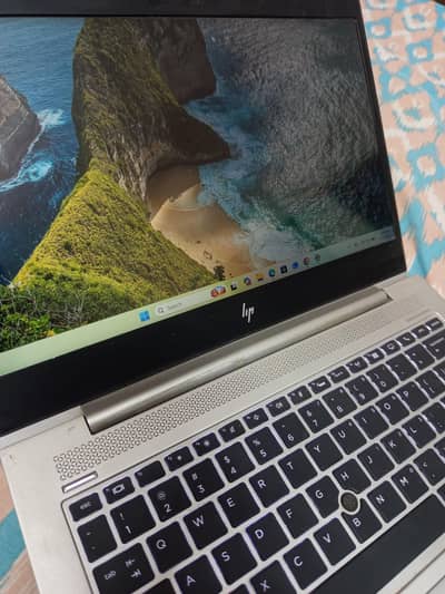 hp elitebook 830 G5 core i5 8th gen 8gb lddr4 ram 256gb ssd excellent