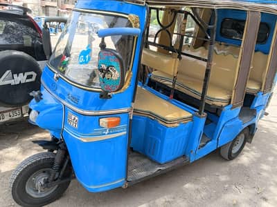 9 seater auto awesome condition neat and clean