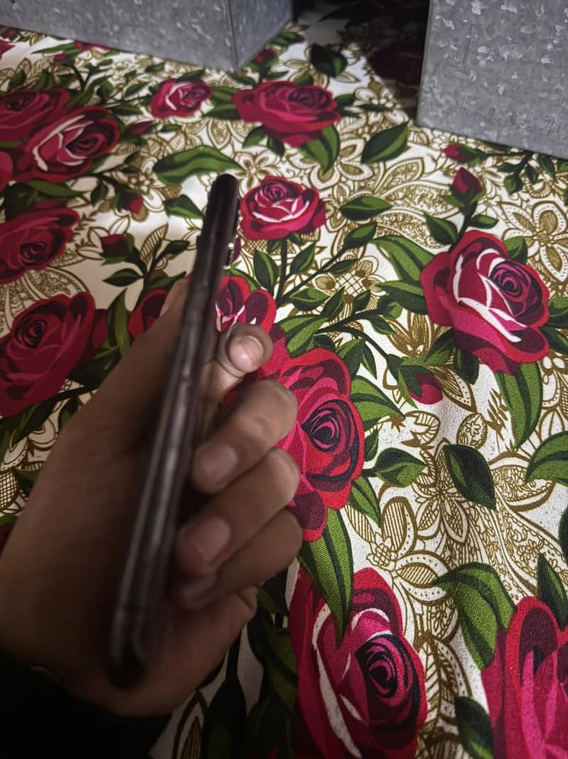 Apple iPhone X 4