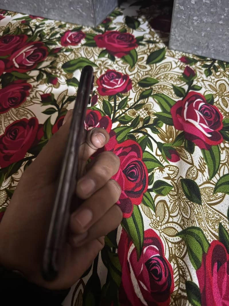 Apple iPhone X 5