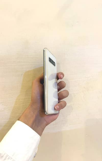 Samsung Mobile S10 Plus exchnage possibl