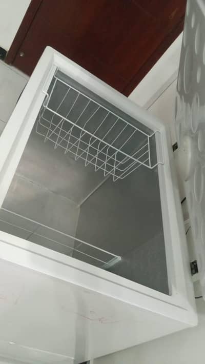 9/10 condition deep freezer for sale