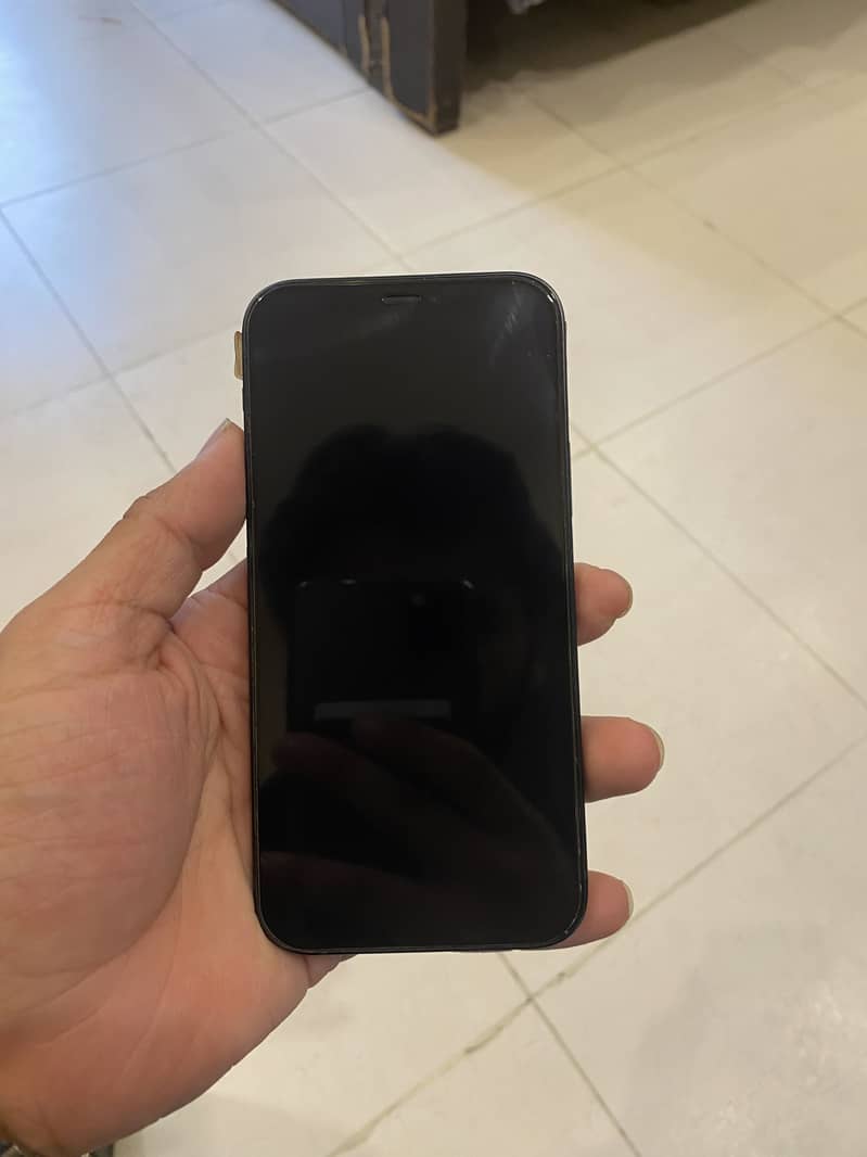 Apple iPhone 12 4