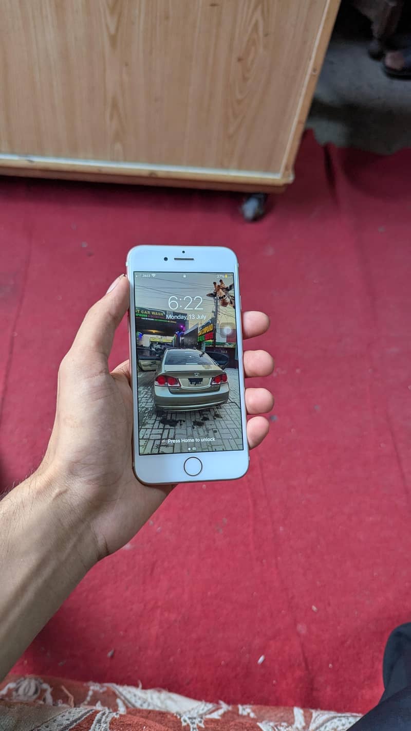 Apple iPhone 7 0
