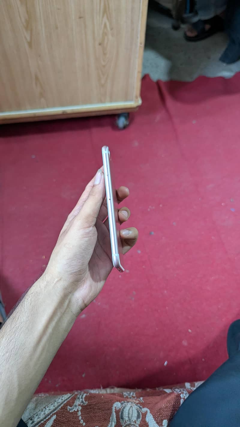Apple iPhone 7 3