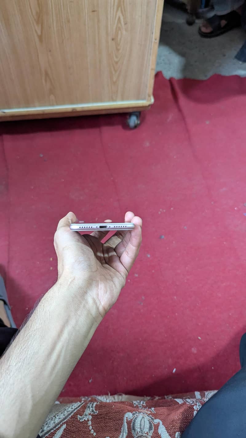 Apple iPhone 7 4