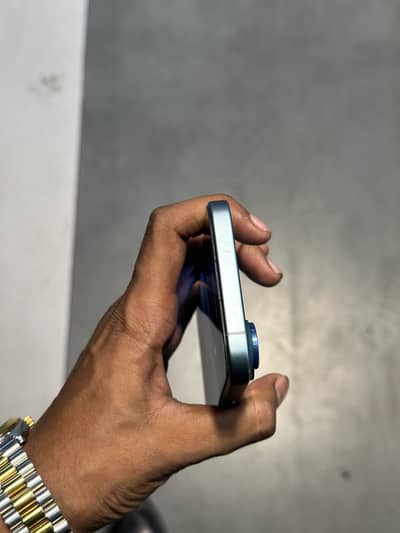 Apple iPhone 16