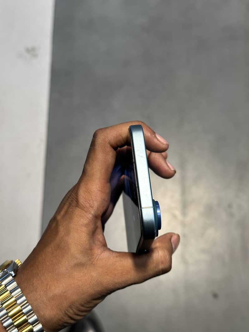Apple iPhone 16 0