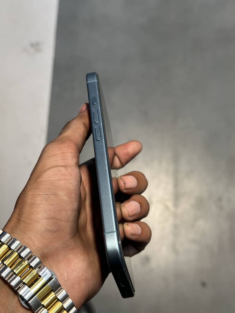 Apple iPhone 16 2