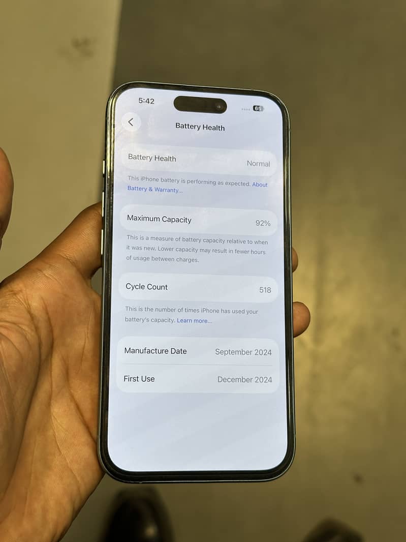 Apple iPhone 16 5