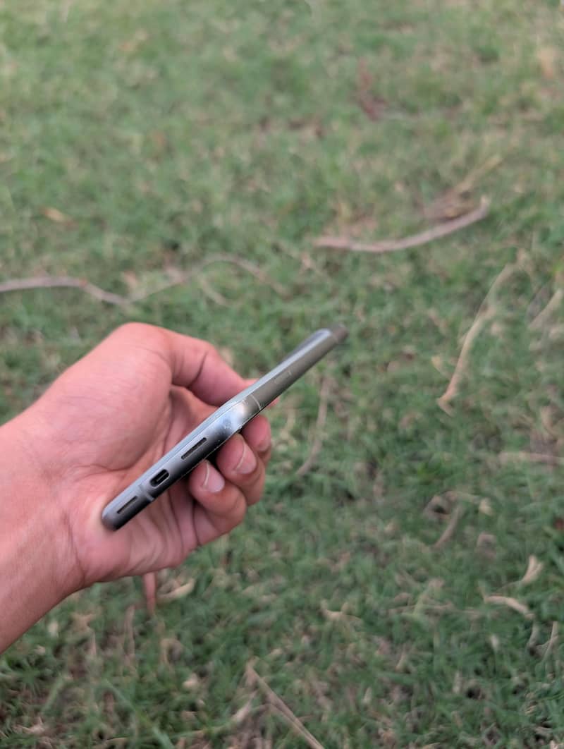Google Pixel 8 4