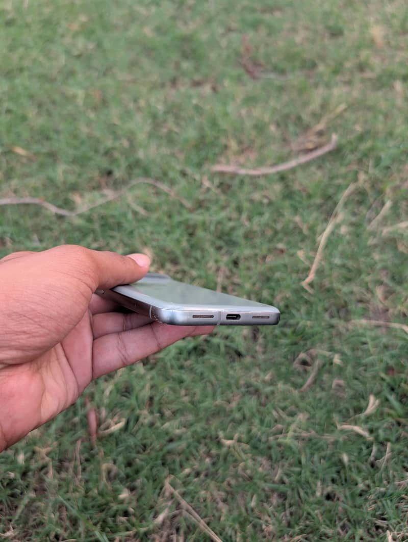 Google Pixel 8 5