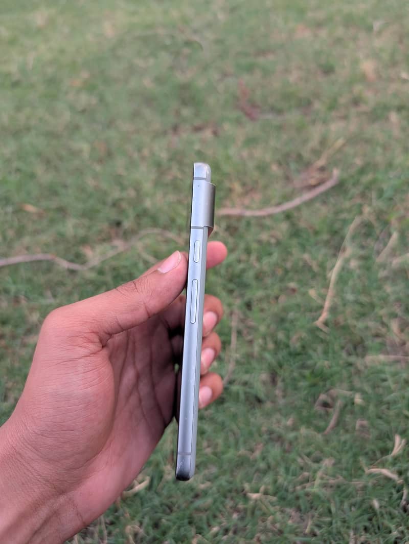 Google Pixel 8 7