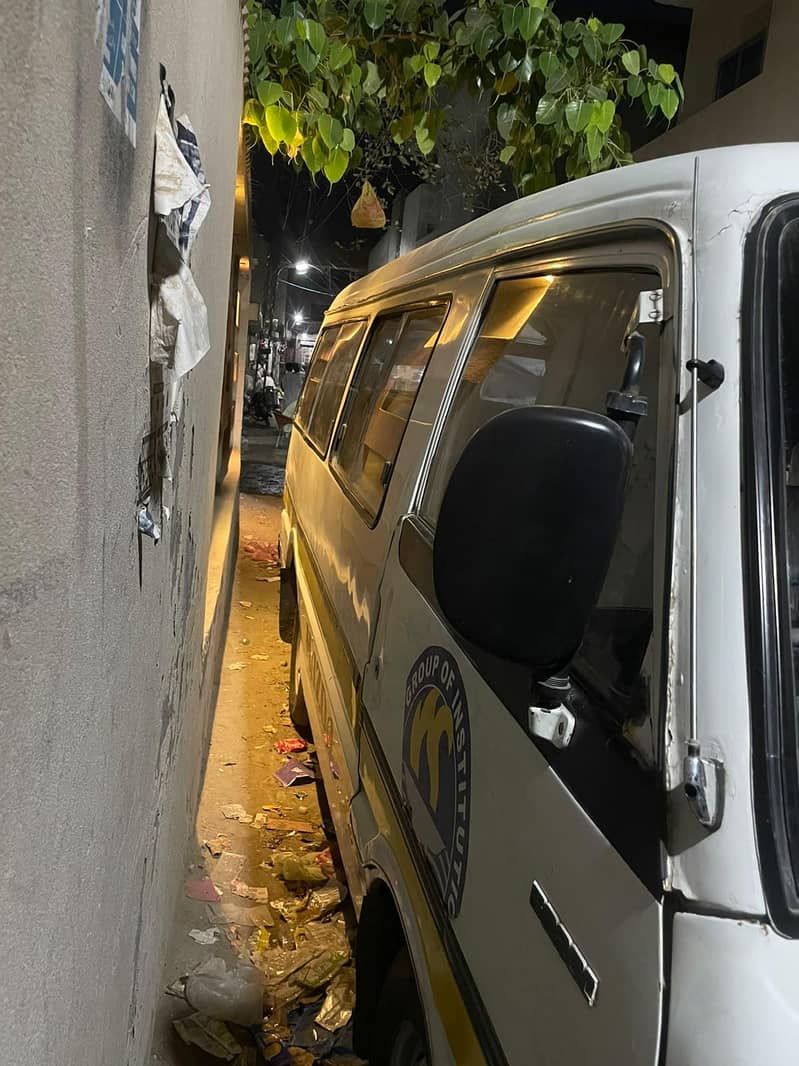 mazad van 5