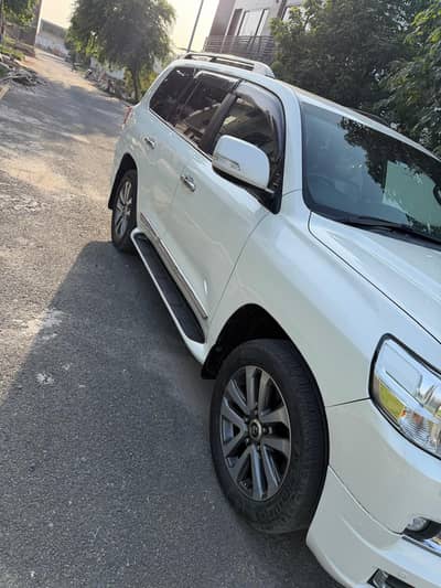 Toyota Land Cruiser V8 ZX 2022 | Black Interior | Top of the Line |4WD