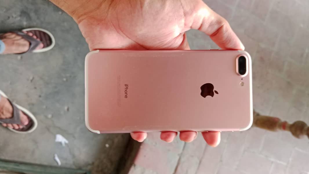 Apple iPhone 7 Plus 2
