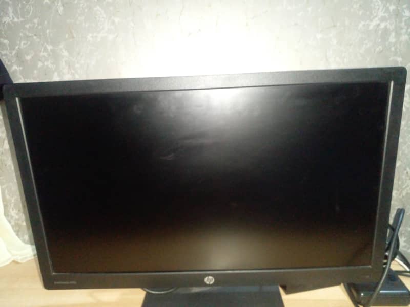 lcd with hdmi cable and computer table 2