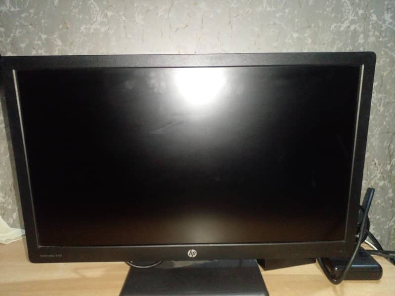 lcd with hdmi cable and computer table 3