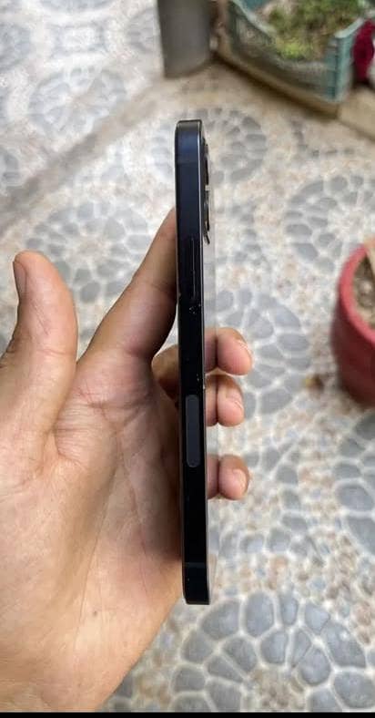 Apple iPhone 12 4