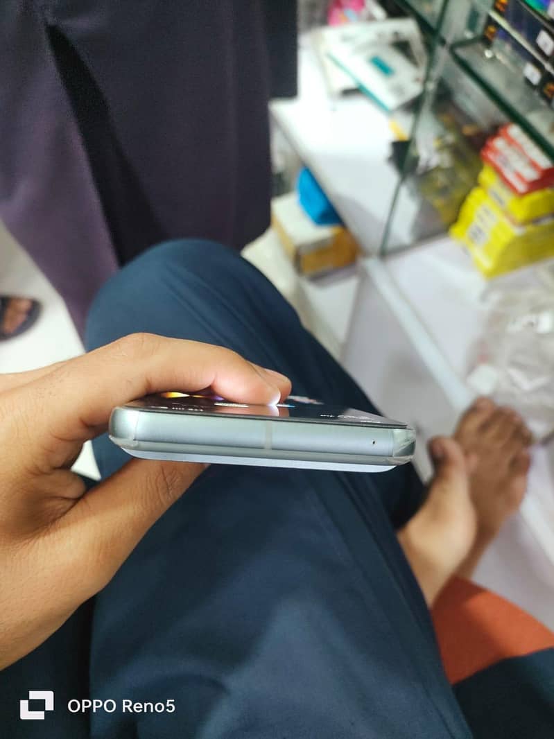 Google Pixel 8 4