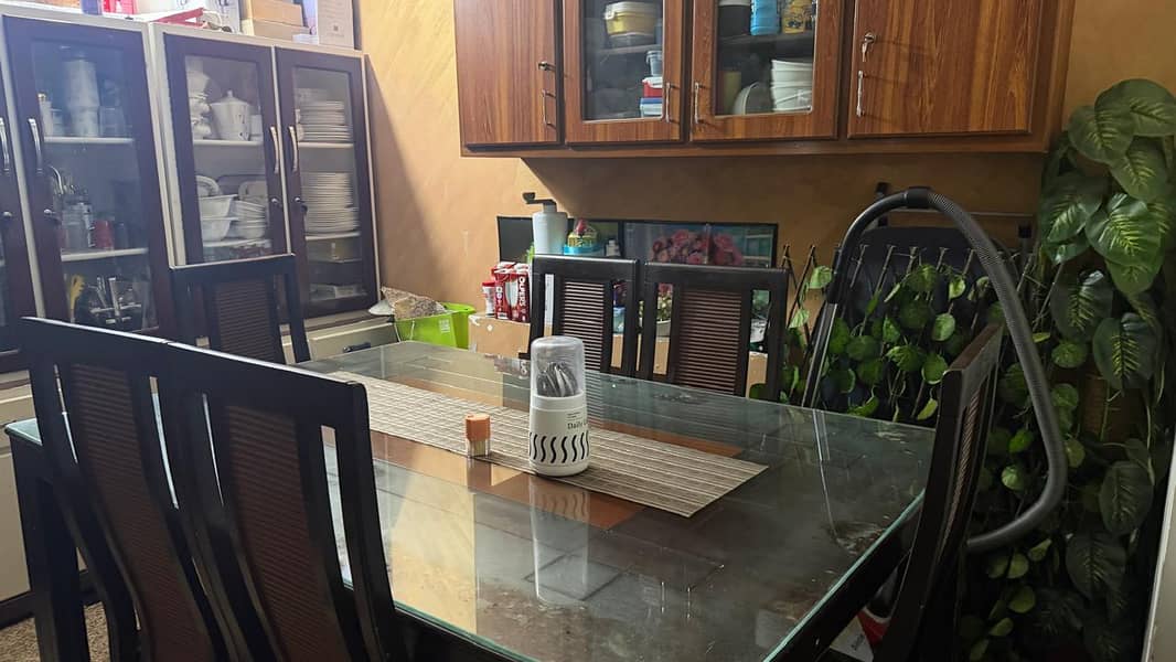 Used Dining Table With Chairs 0