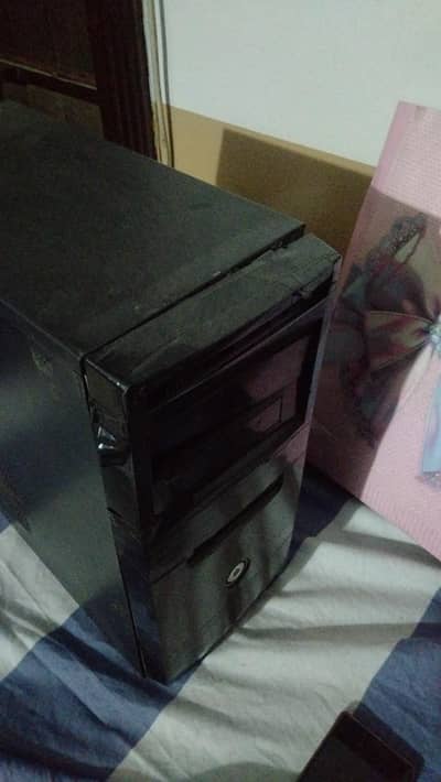 Intel i-3 2nd Gen 100% working with 8gb Ram - only case broken