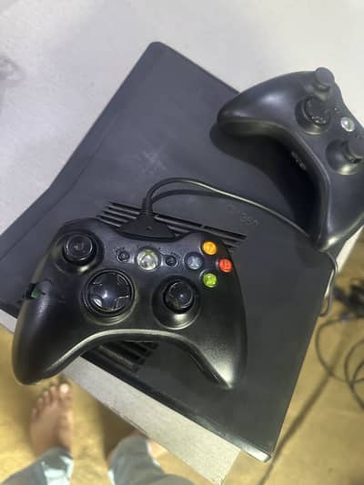 Xbox 360 slim 500 gb with 200 + games
