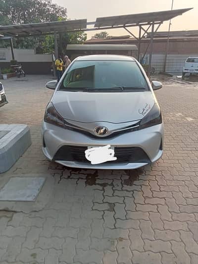 Toyota Vitz 2014 model 2019 ki import Punjab rejiester