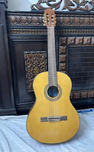 Yamaha C80 Guitar